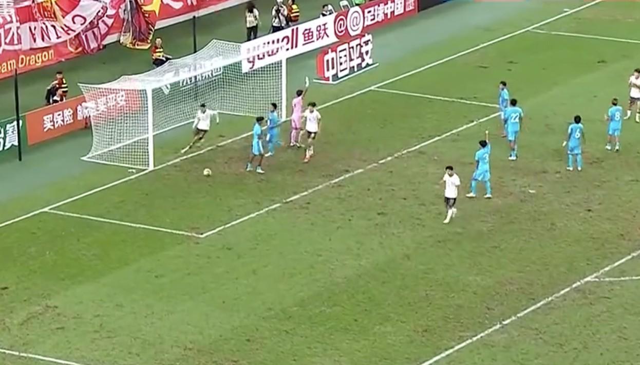 星空体育下载-热议U22男足半场：心急但能力不够，说是职业球员都侮辱职业