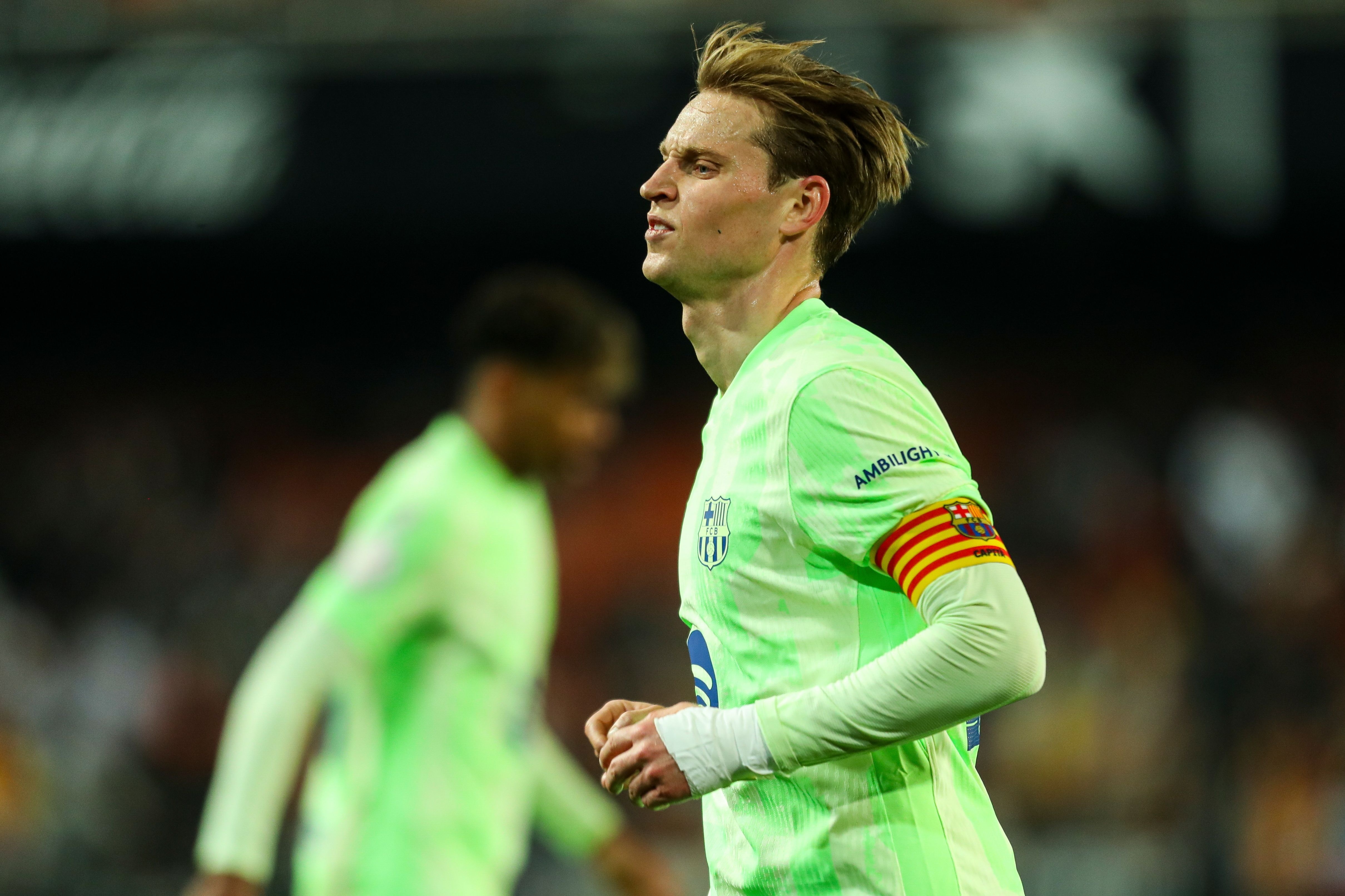 星空体育官网-西超杯决赛铲姆巴佩染红！官方：德容因暴力行为被禁赛1场+罚款